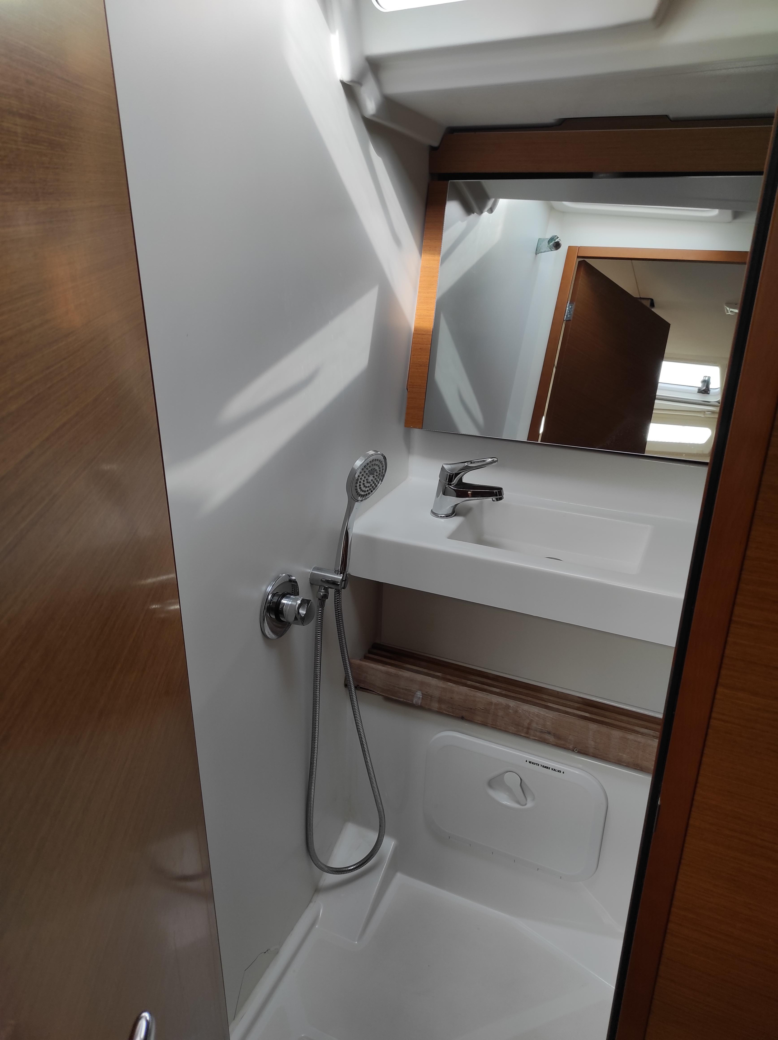 Sun Odyssey 440 — photo 24