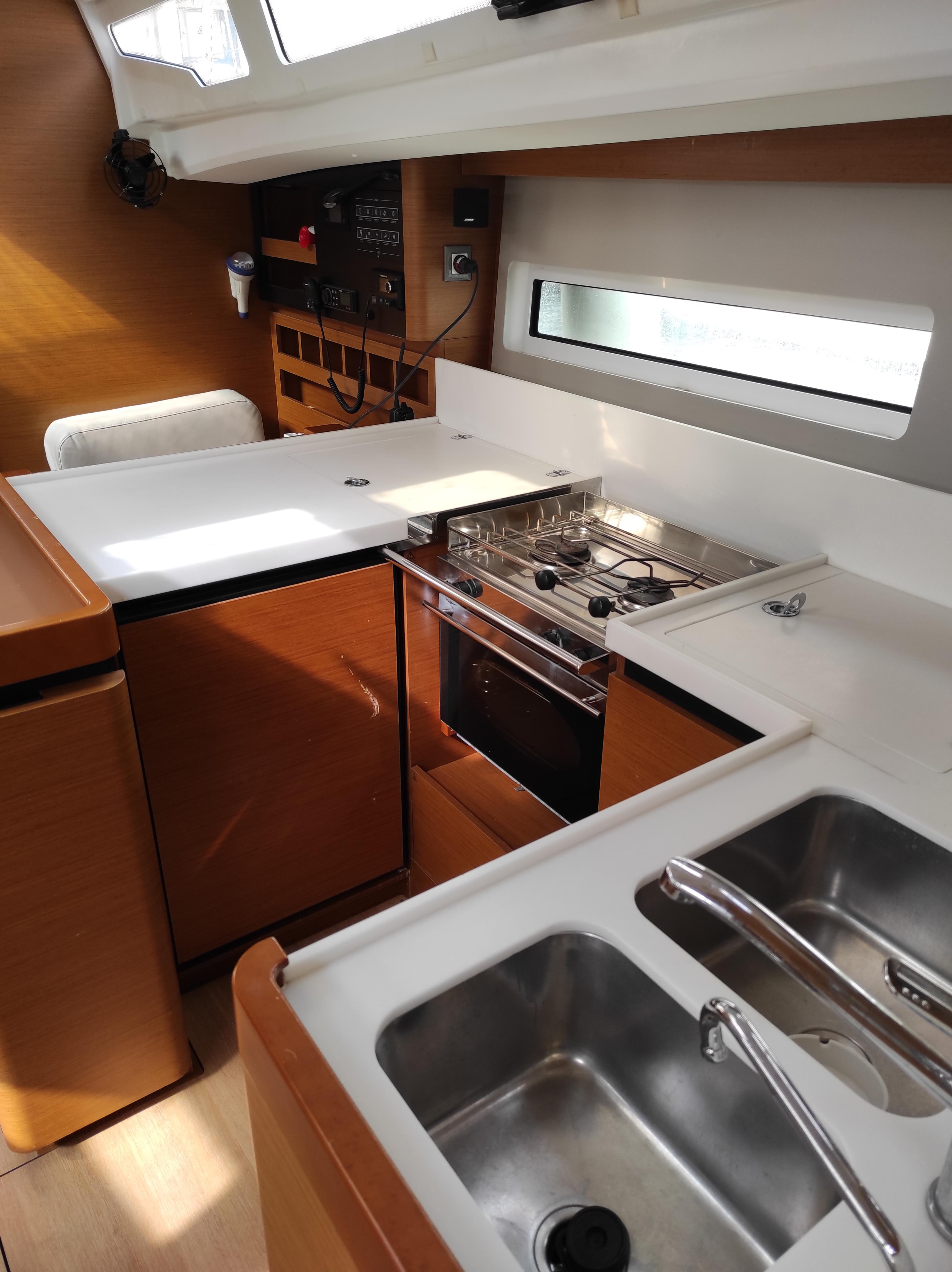 Sun Odyssey 440 — photo 11