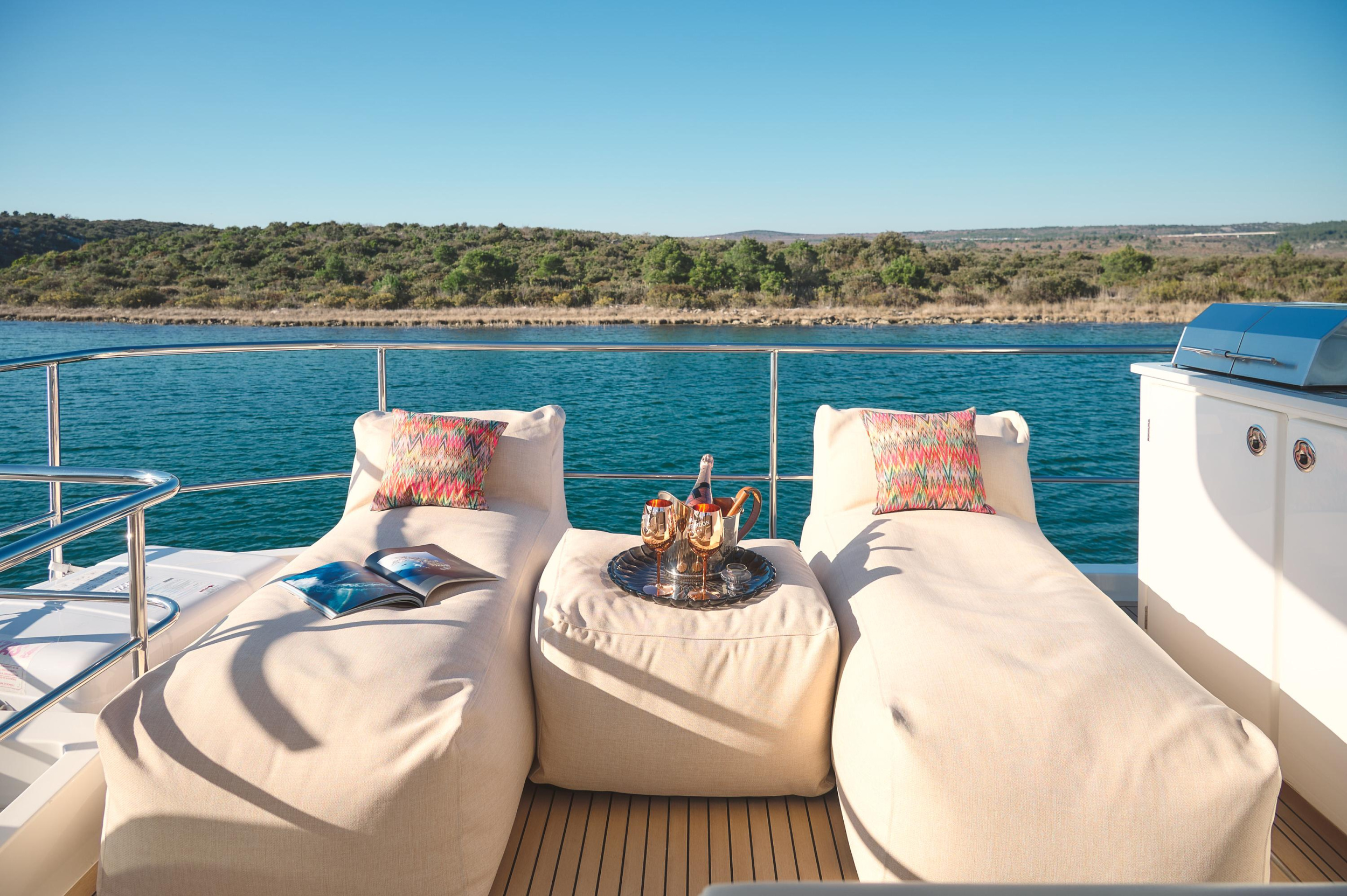 Aquila 54 — photo 16