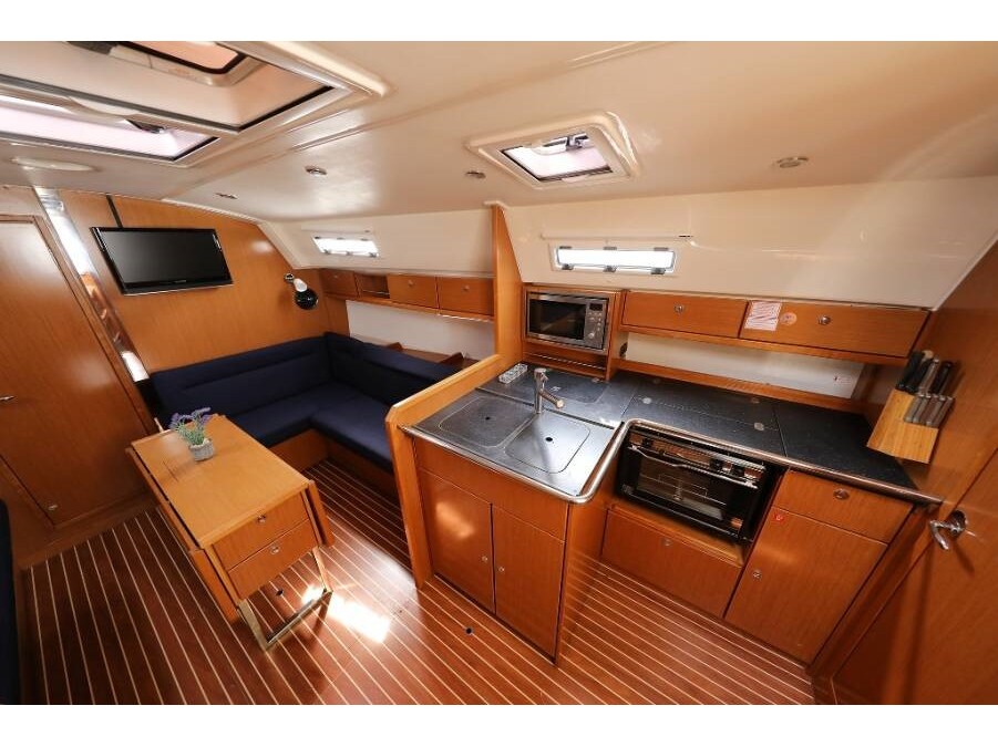 Bavaria Cruiser 36 — photo 4