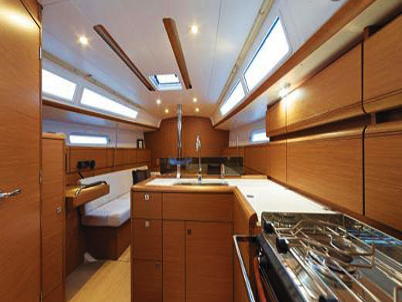 Sun Odyssey 389 (3 cab.) — photo 6