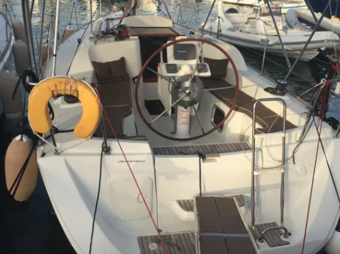 Sun Odyssey 33i (2 cab.) — photo 1