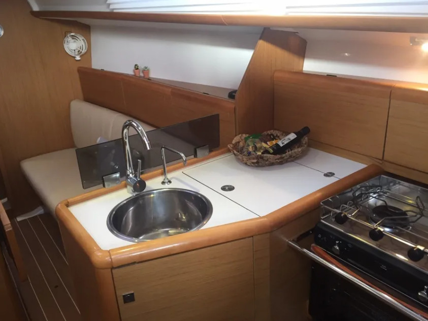 Sun Odyssey 33i (2 cab.) — photo 7