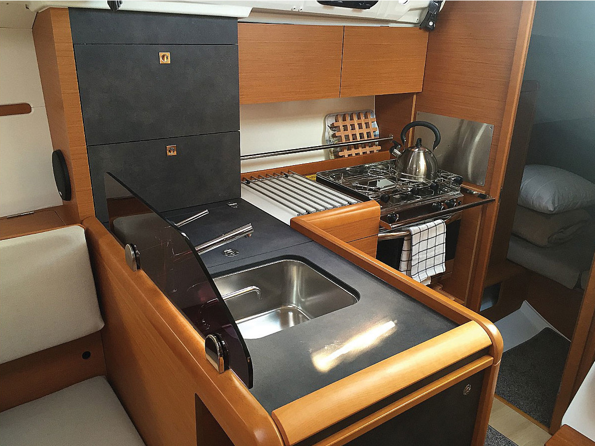 Sun Odyssey 349 (3 cab.) — photo 11