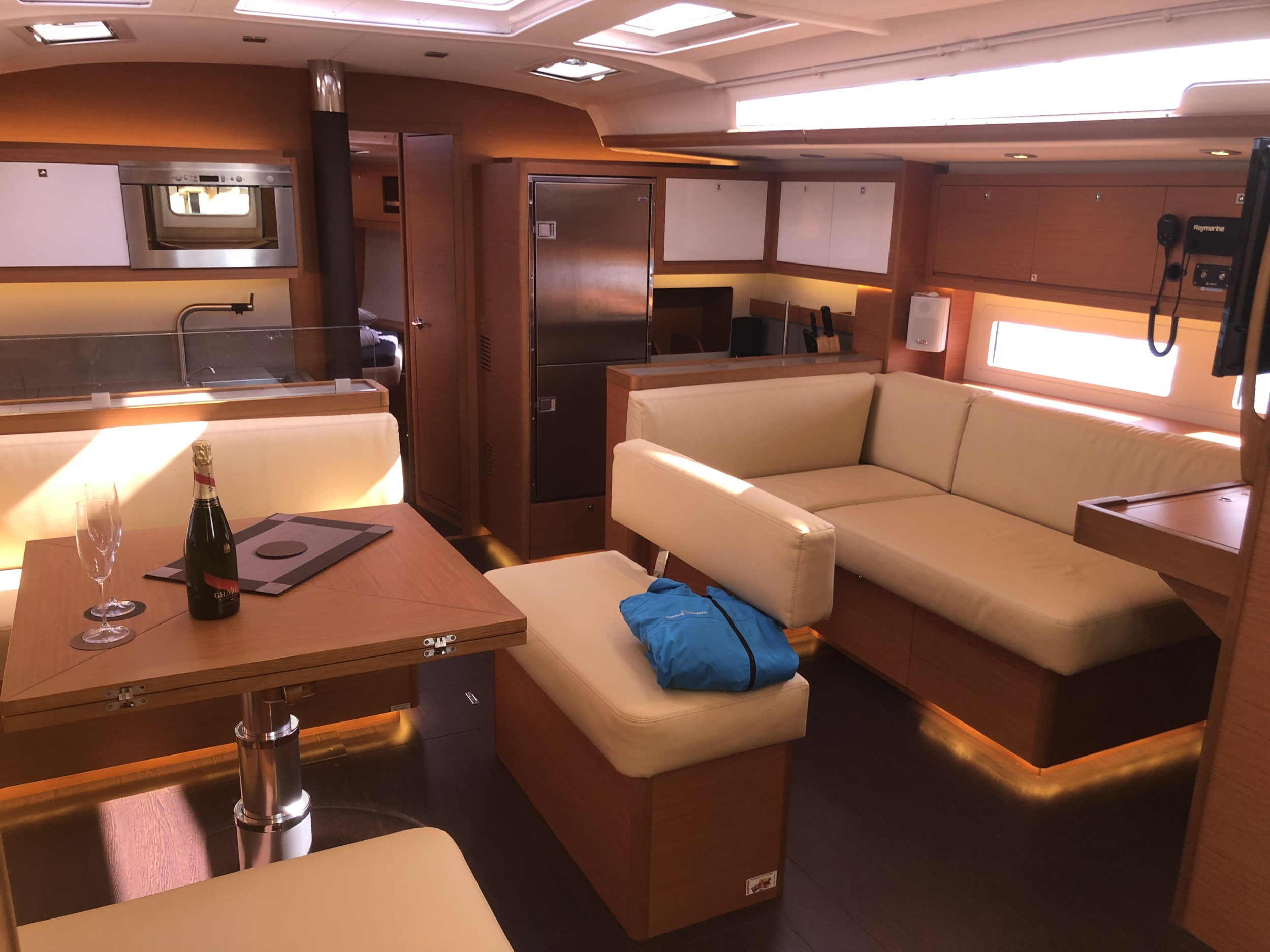 Dufour 530 Owner's version — photo 12