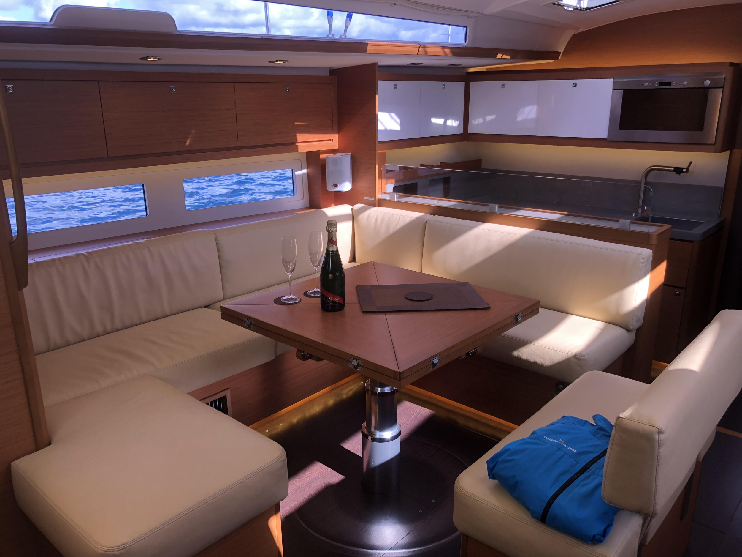 Dufour 530 Owner's version — photo 8