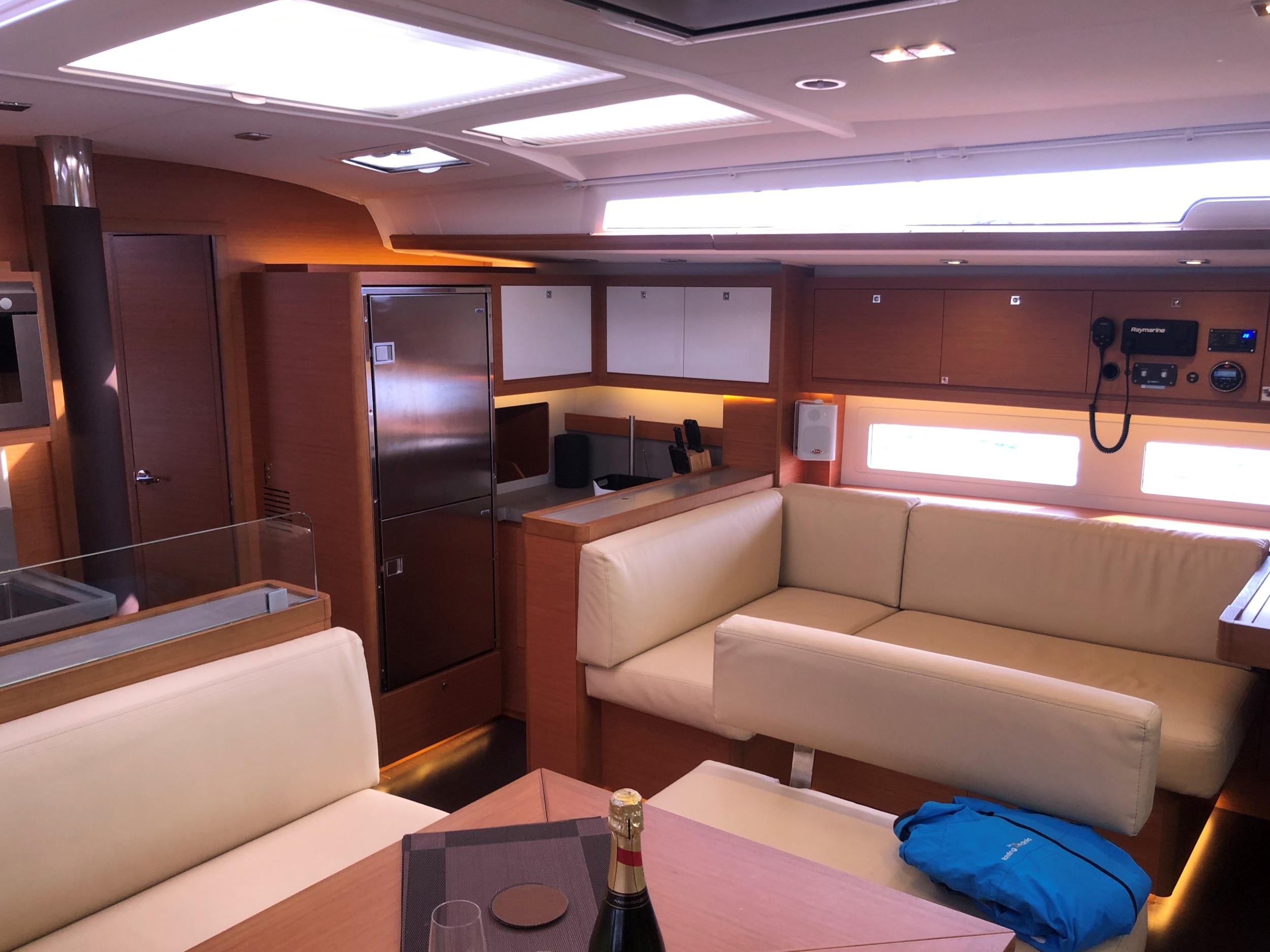 Dufour 530 Owner's version — photo 14