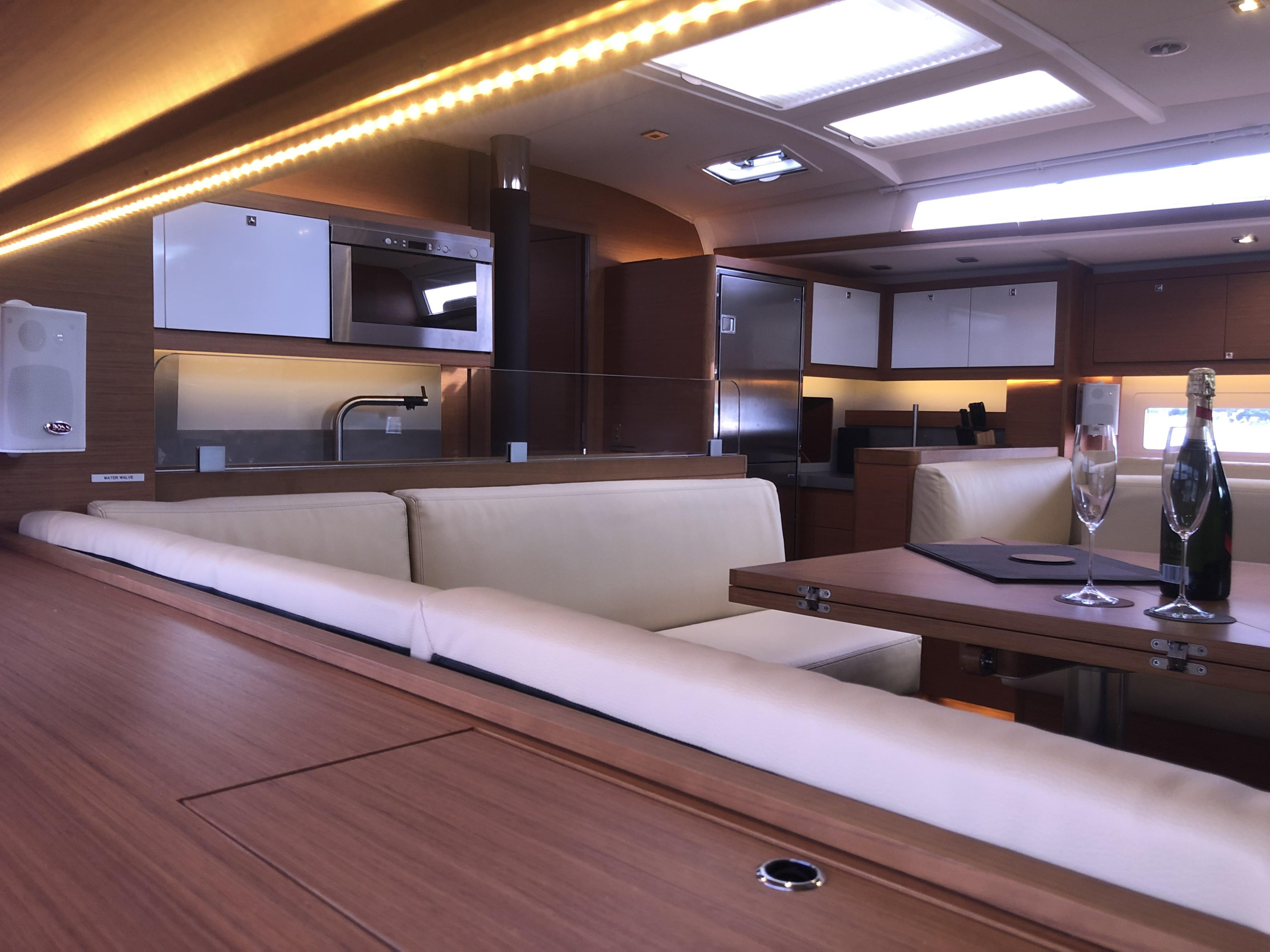 Dufour 530 Owner's version — photo 7