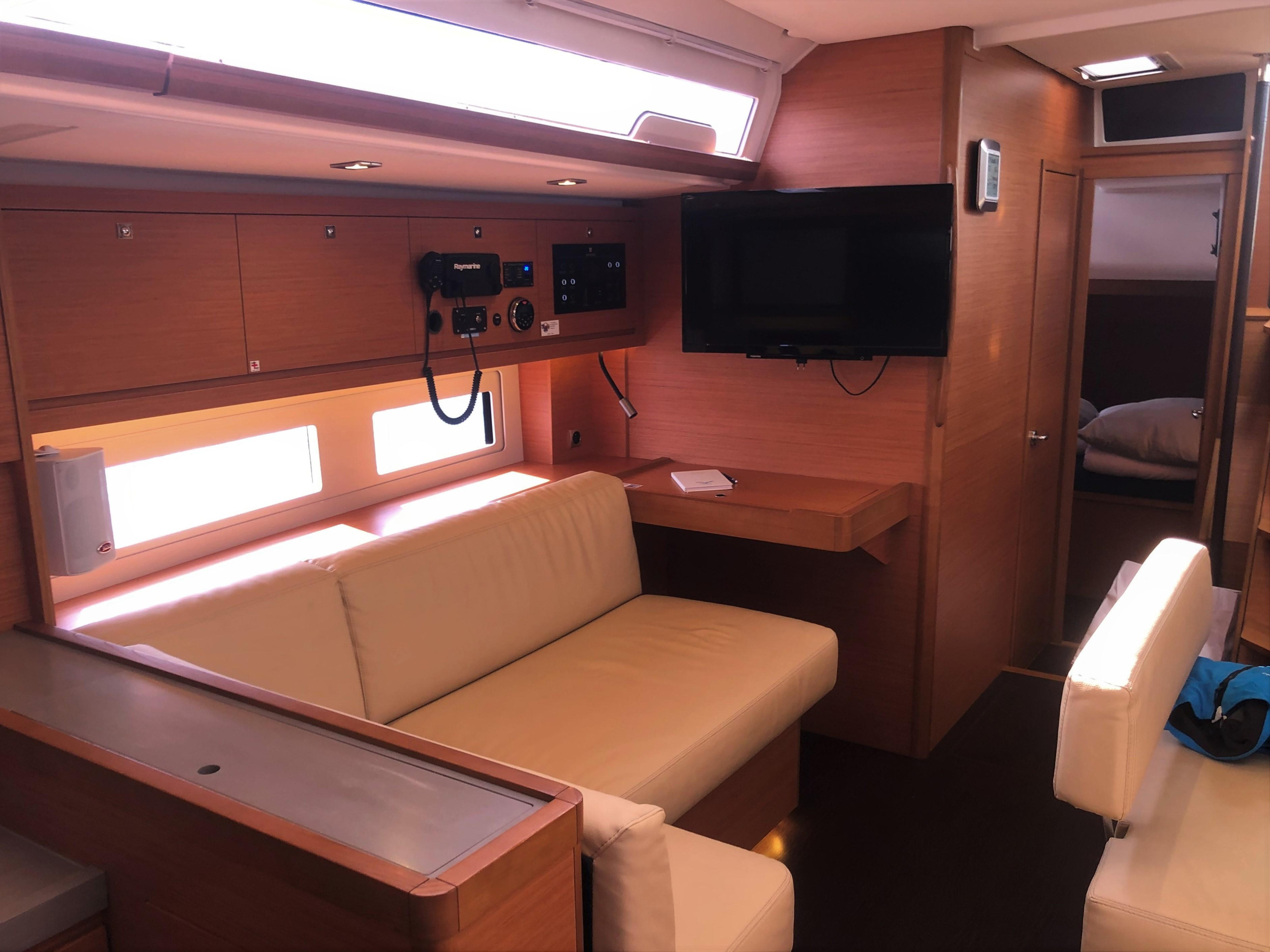 Dufour 530 Owner's version — photo 44
