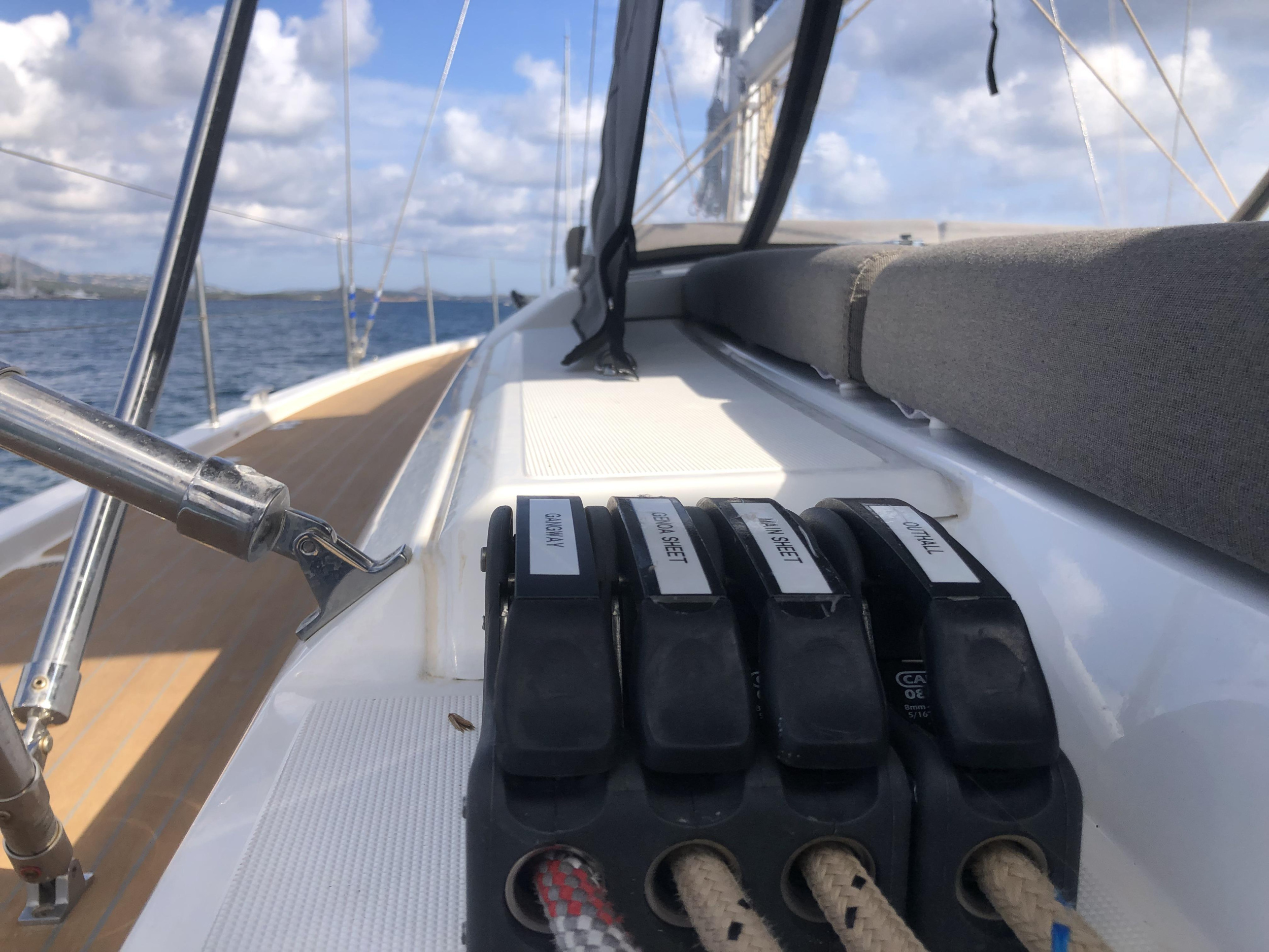 Dufour 530 Owner's version — photo 11