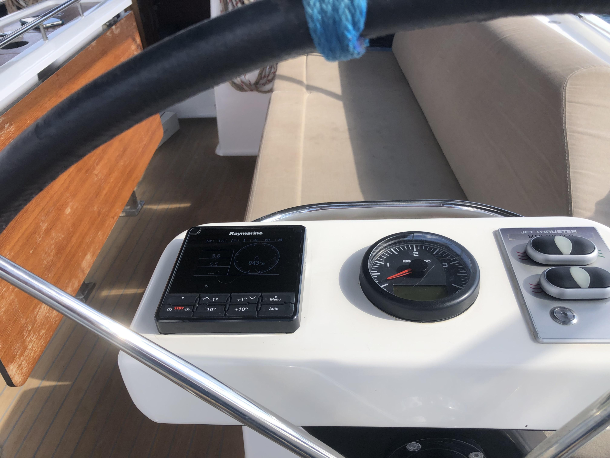Dufour 430 Grand Large — photo 33