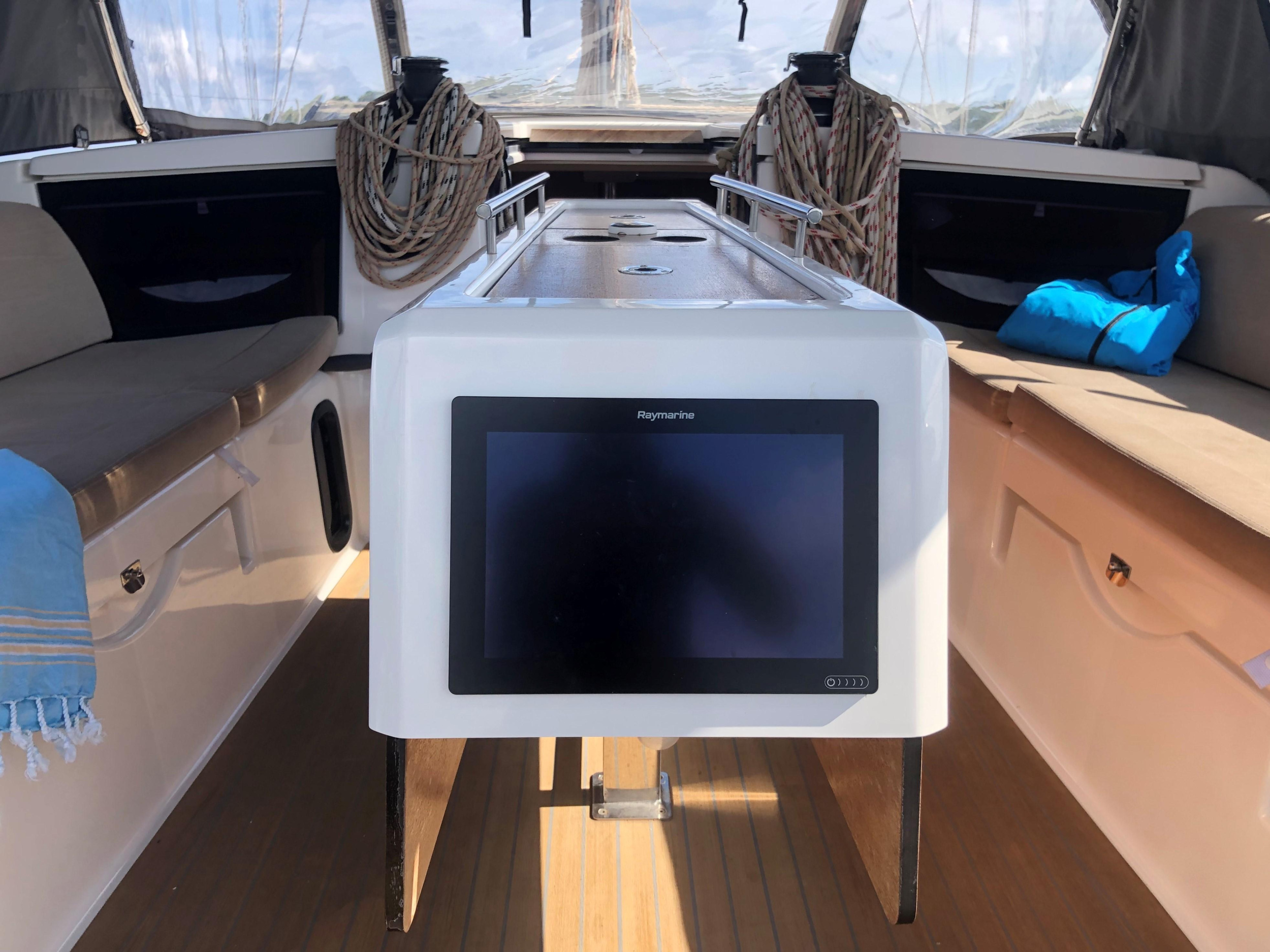 Dufour 430 Grand Large — photo 26