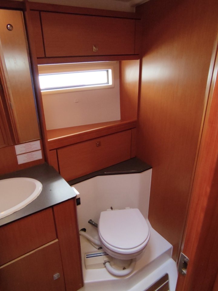 Bavaria Cruiser 56 — photo 10