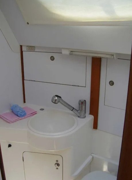 Sun Odyssey 42.2 (4 cab.) — photo 8