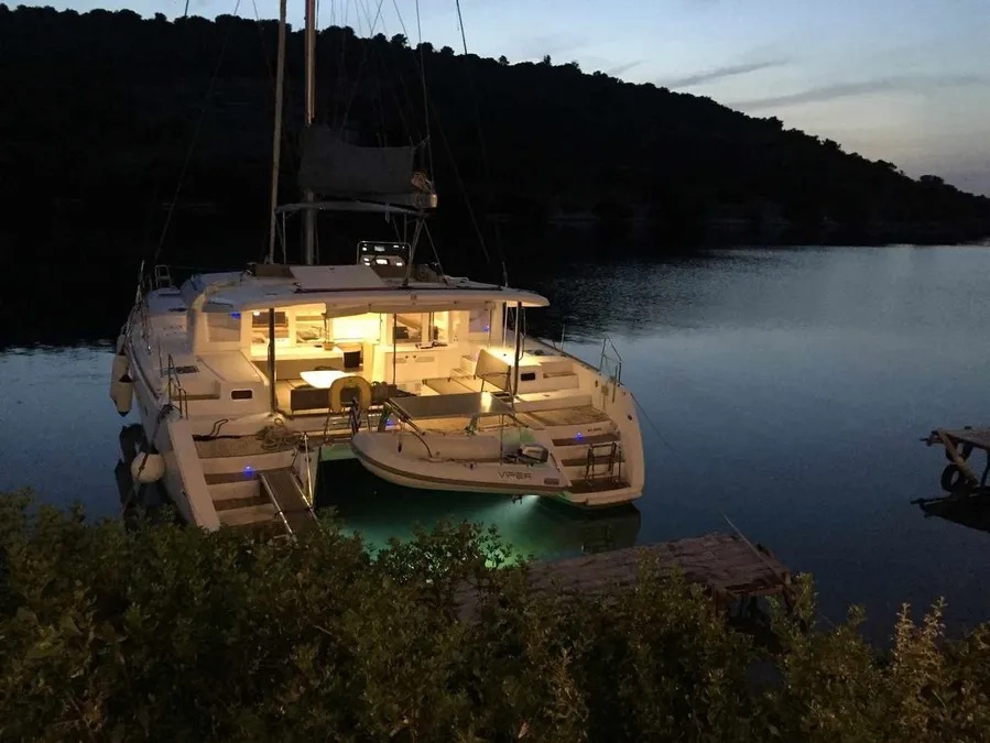 Lagoon 450 Fly — photo 2