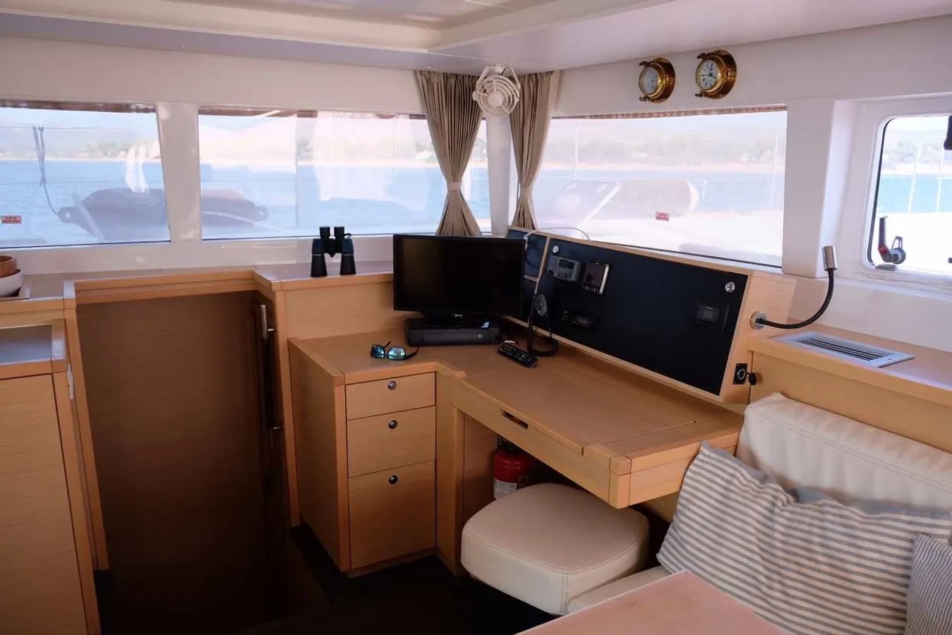 Lagoon 450 Fly — photo 3