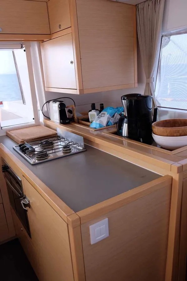 Lagoon 450 Fly — photo 12