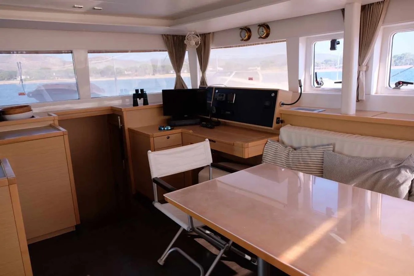 Lagoon 450 Fly — photo 18