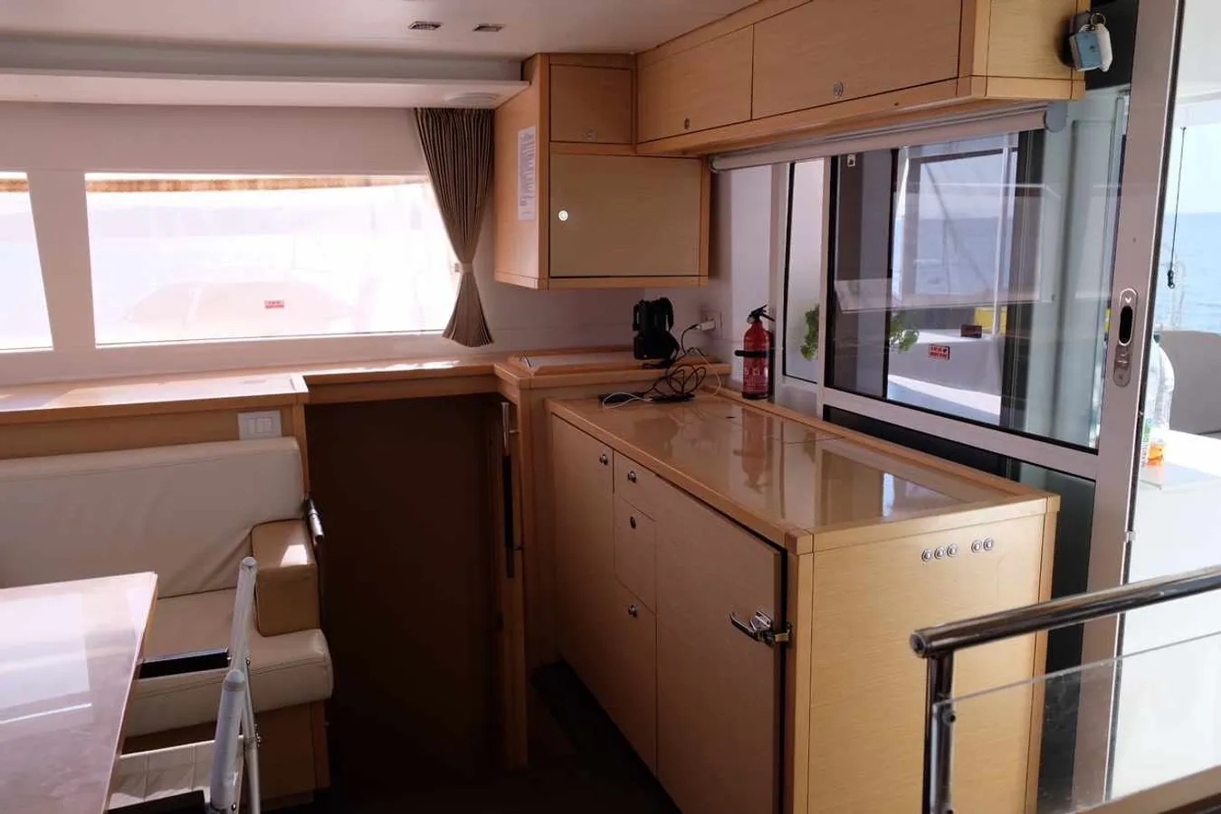 Lagoon 450 Fly — photo 9