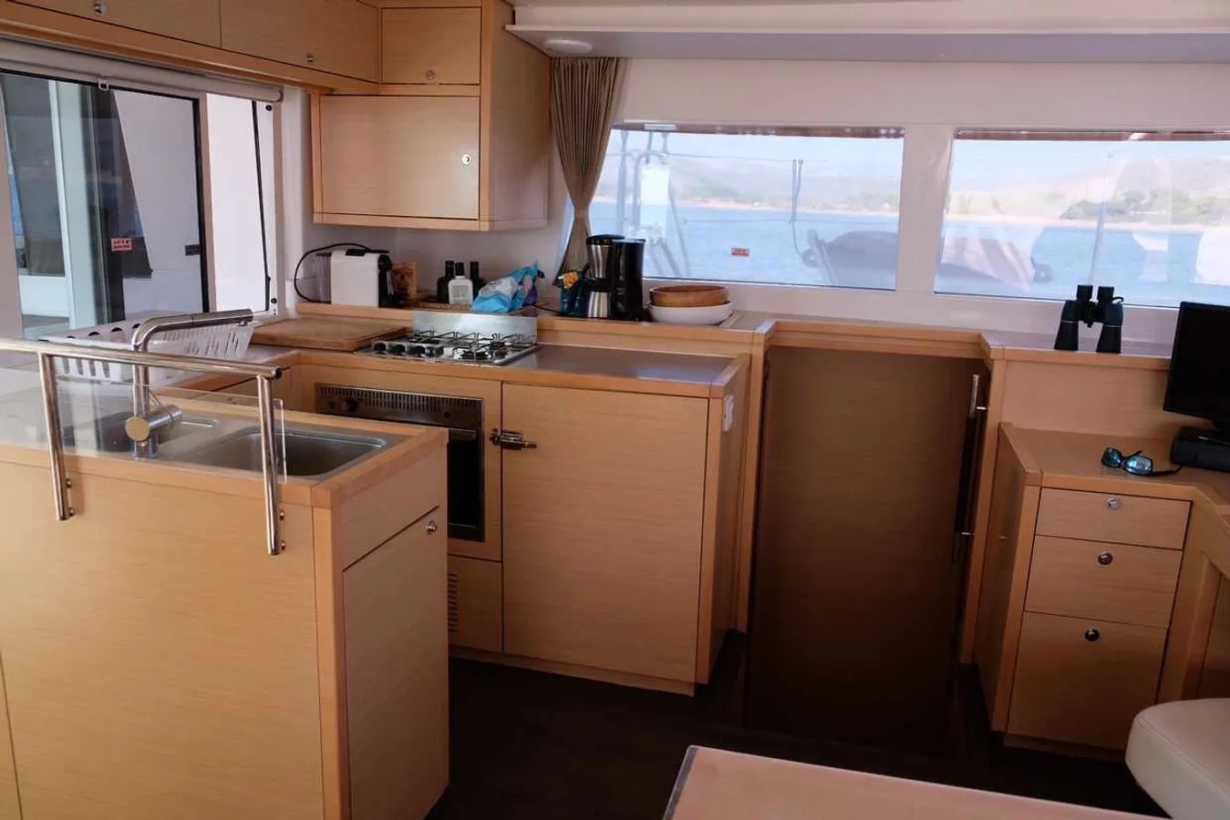 Lagoon 450 Fly — photo 13
