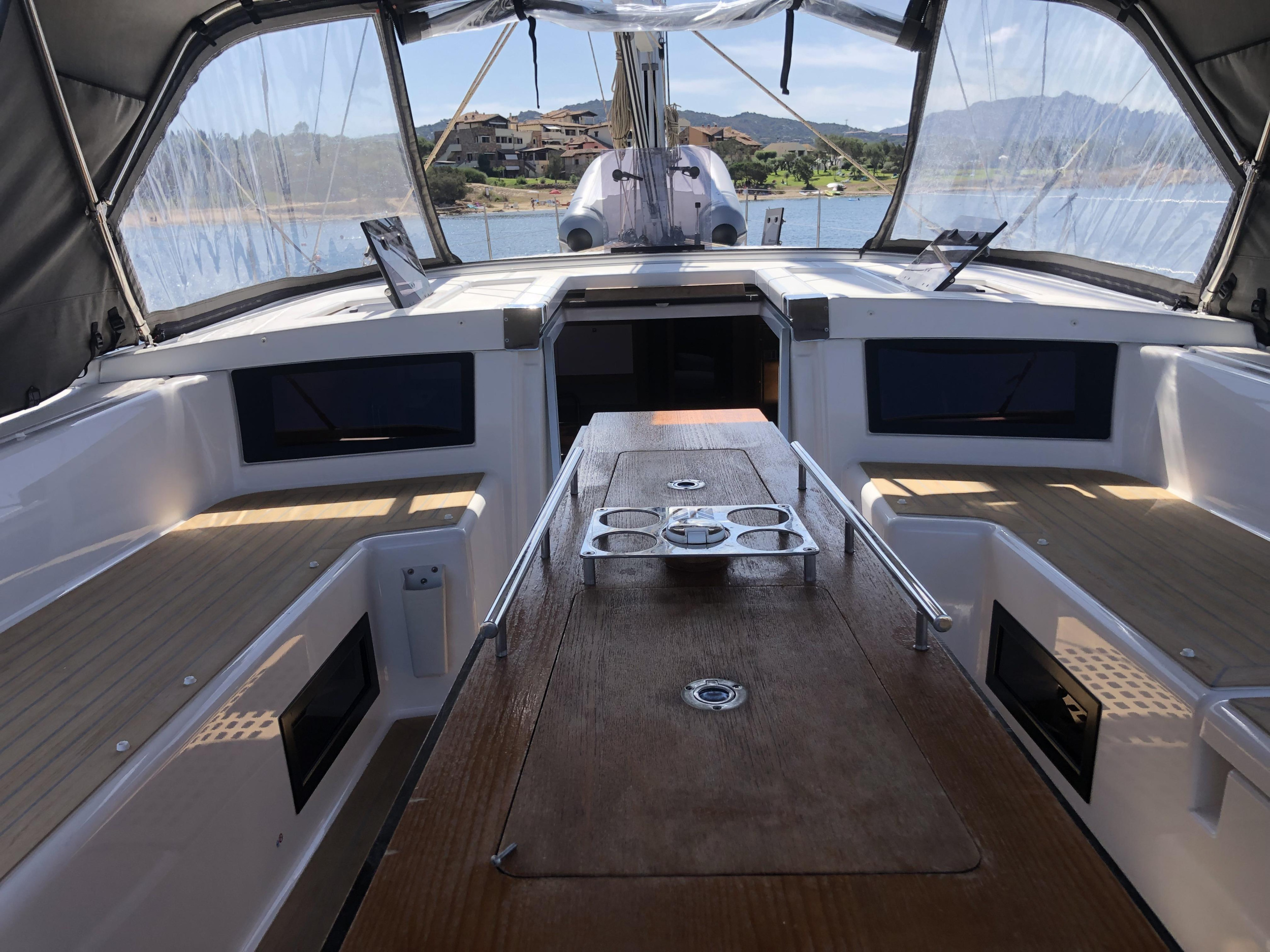 Dufour 530 Owner's Version — photo 4