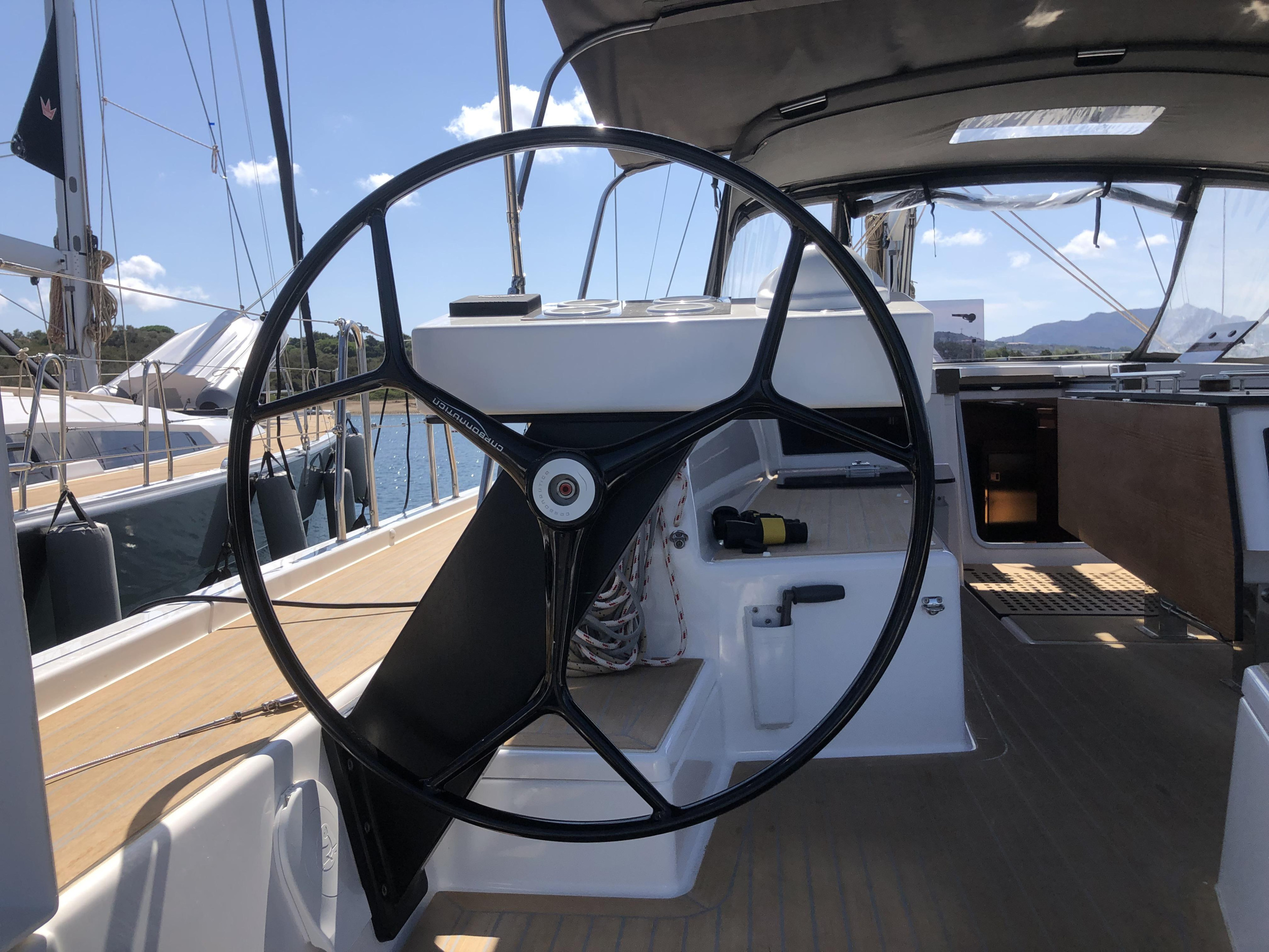 Dufour 530 Owner's Version — photo 12