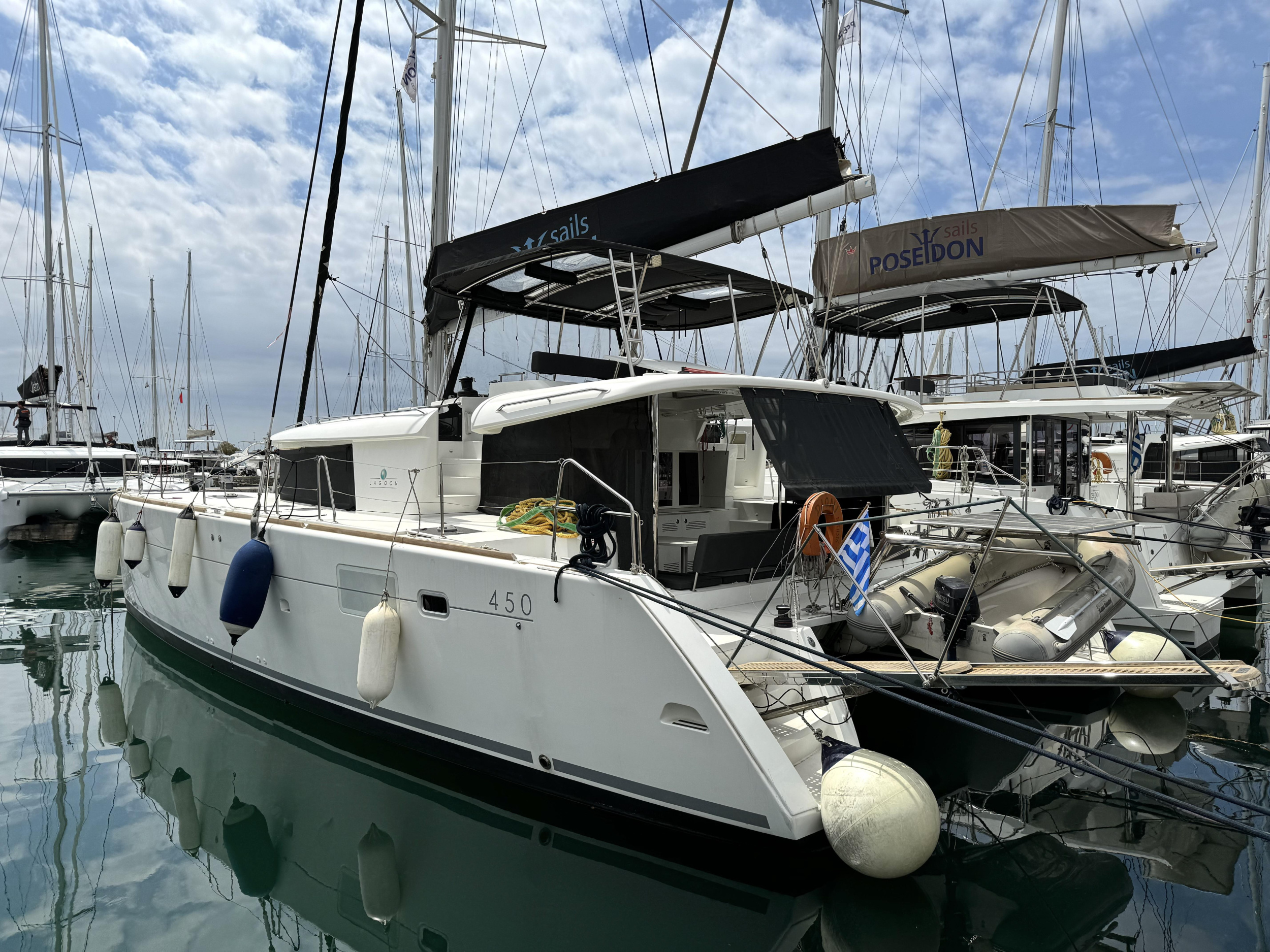 Lagoon 450F — photo 1