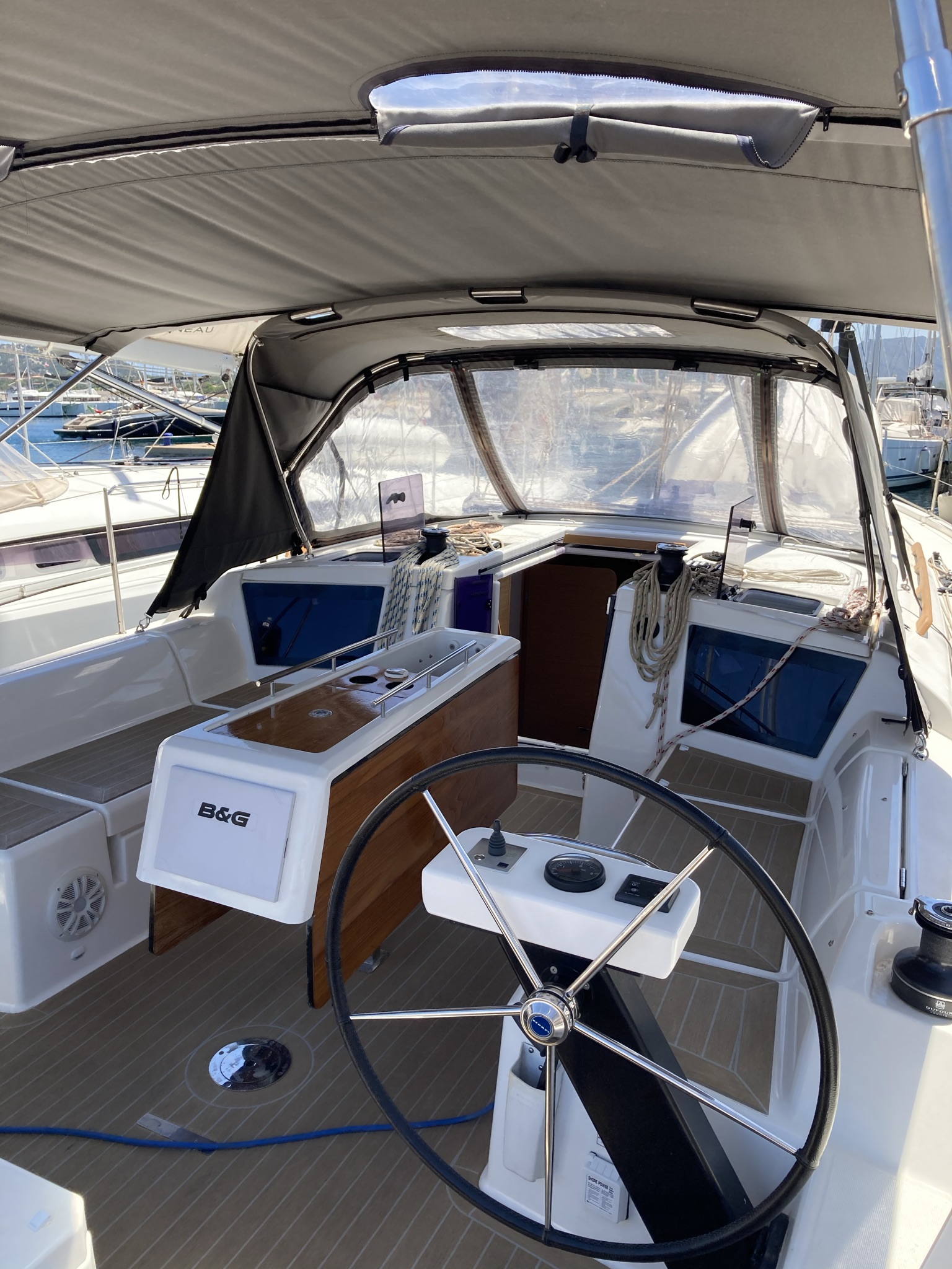 Dufour 390 Grand Large — photo 4
