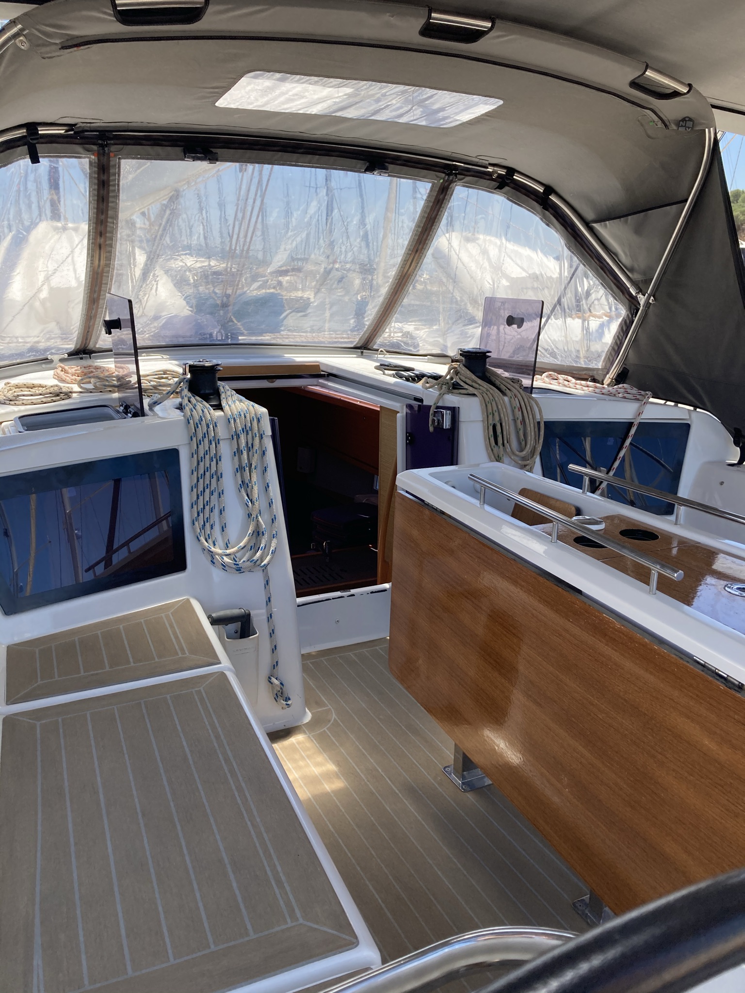Dufour 390 Grand Large — photo 22