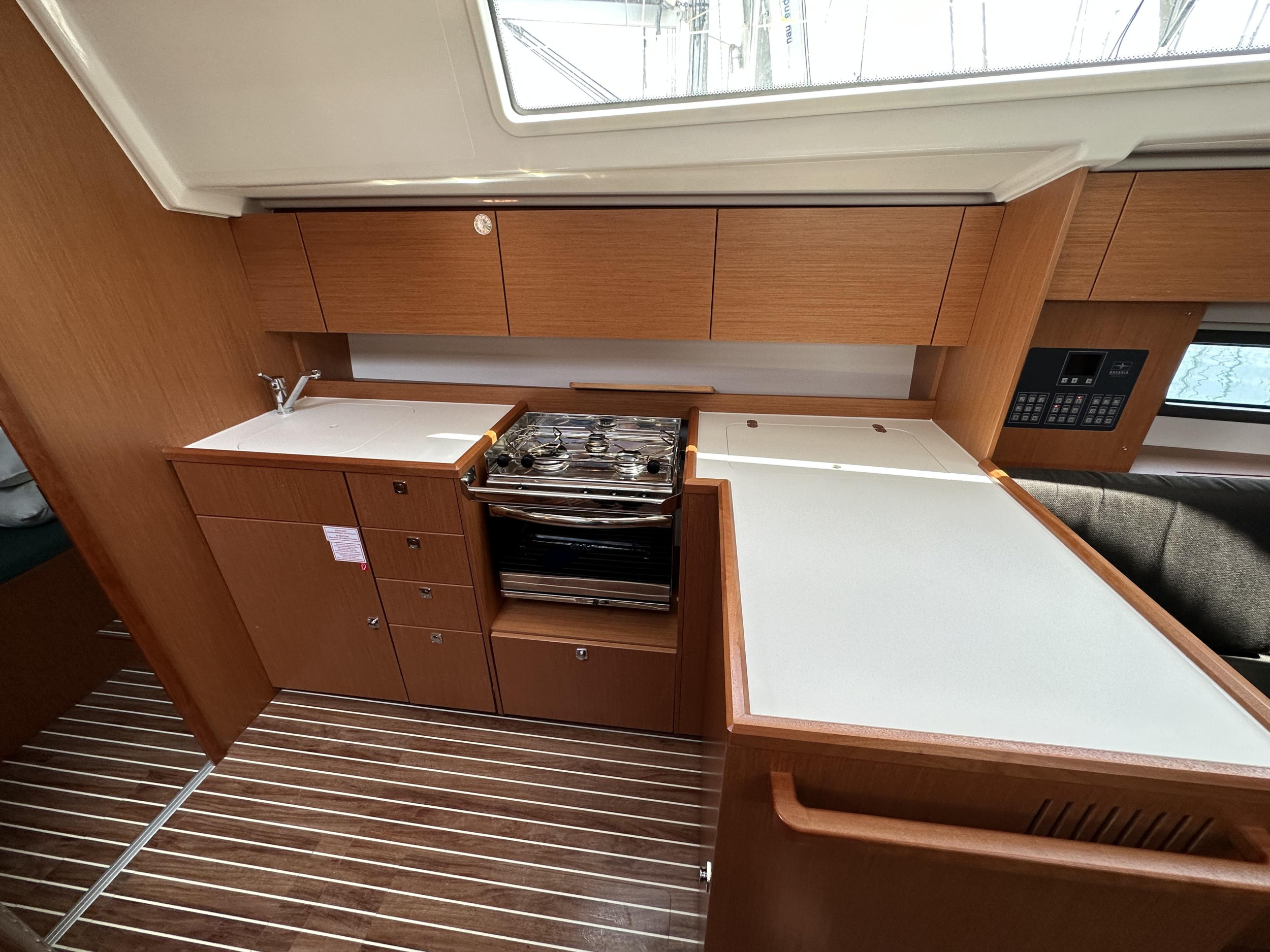 Bavaria C42 (3 cab.) — photo 4