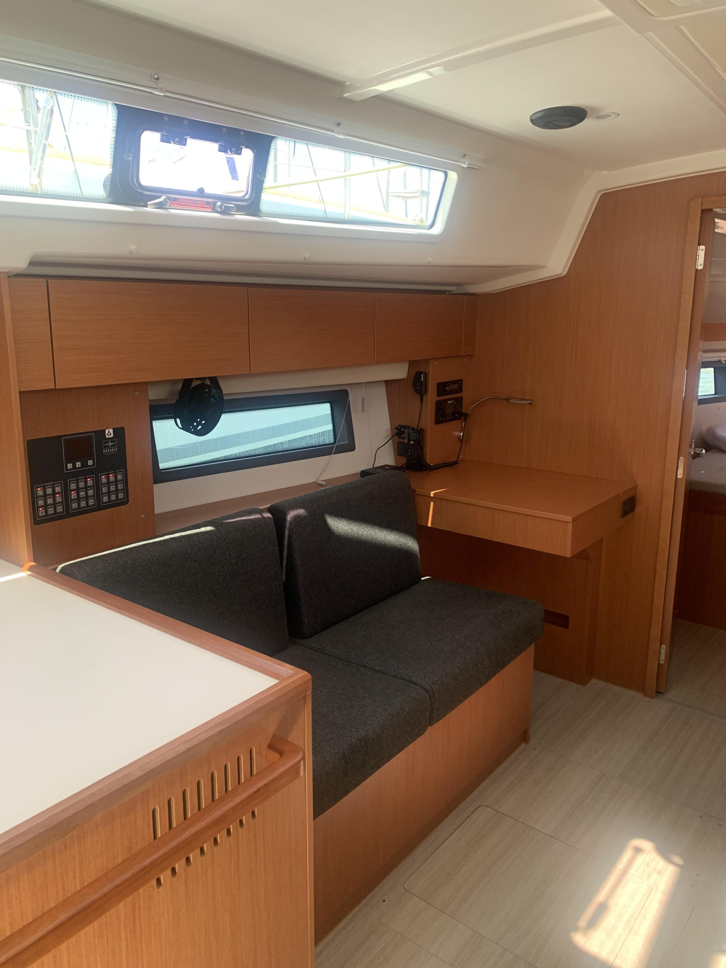 Bavaria C42 (3 cab.) — photo 3