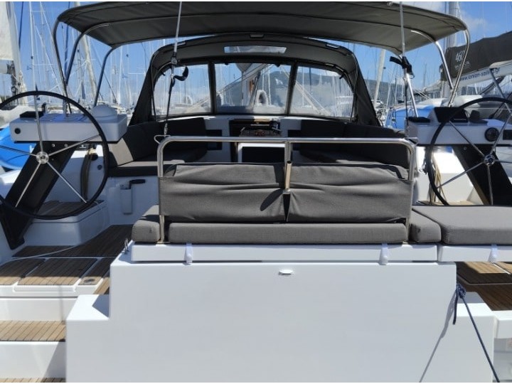Dufour 470 (5 cab.) — photo 1
