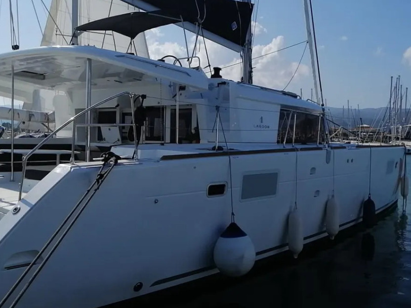 Lagoon 450 Fly (4 cab.) — photo 1