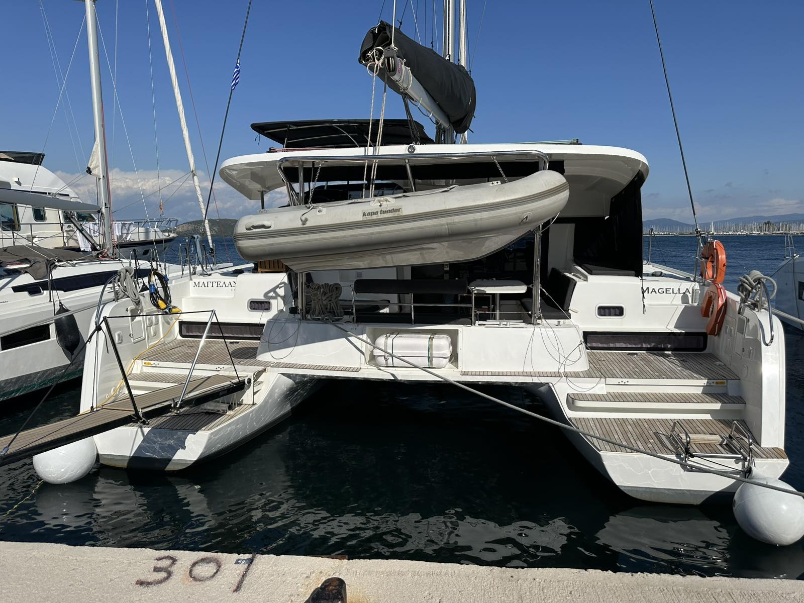 Lagoon 42 — photo 1
