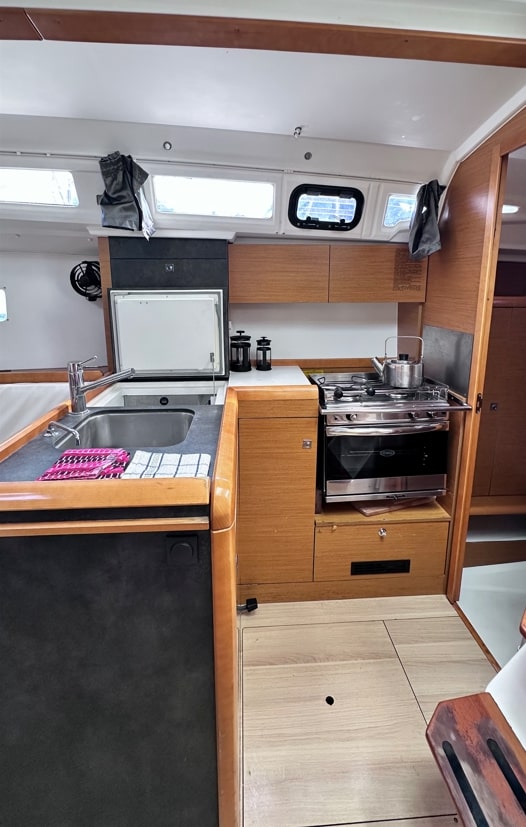 Sun Odyssey 349 (3 cab.) — photo 5