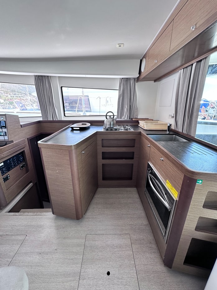 Lagoon 42 (4 cab) — photo 7