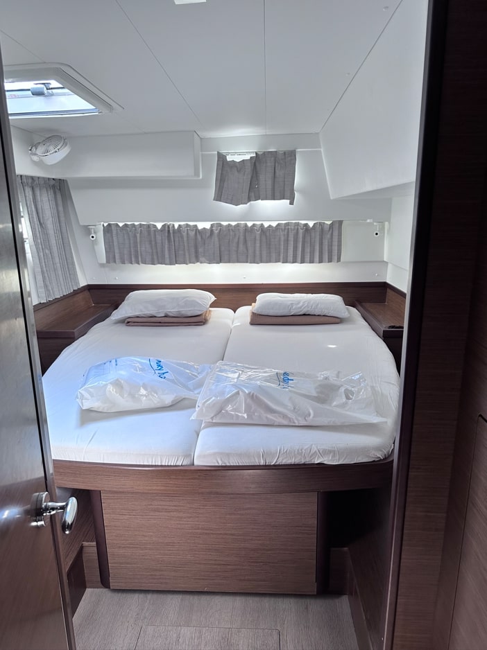 Lagoon 42 (4 cab) — photo 12