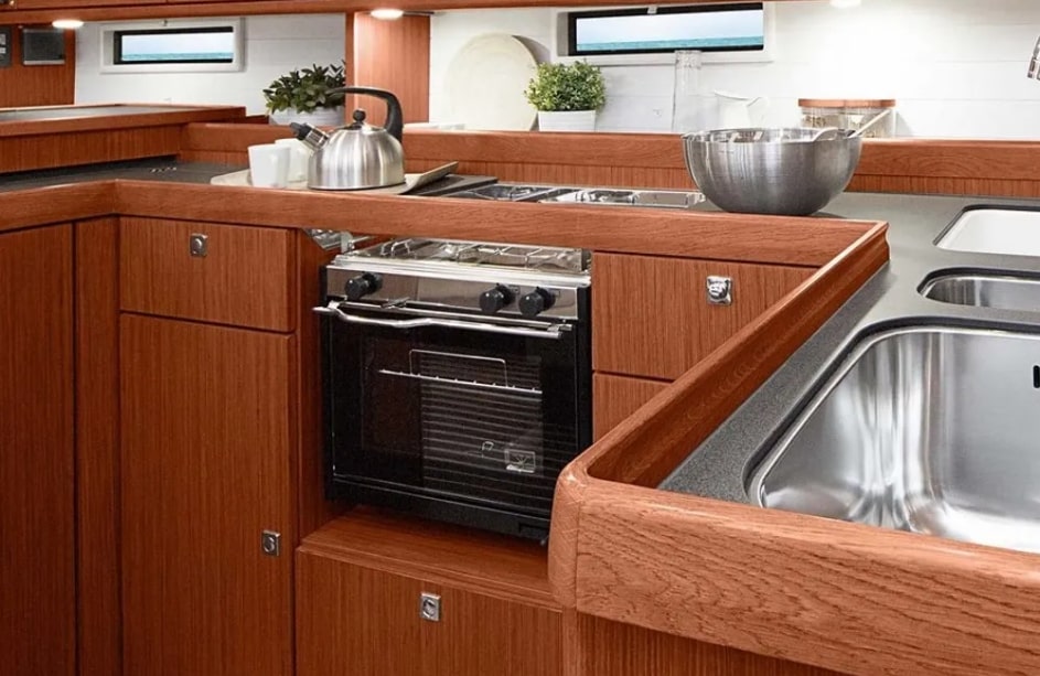 Bavaria Cruiser 51 (5 cab.) — photo 9