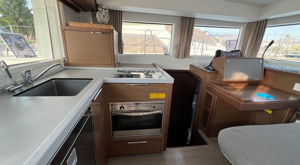 Lagoon 40 (4 cab.) — photo 13