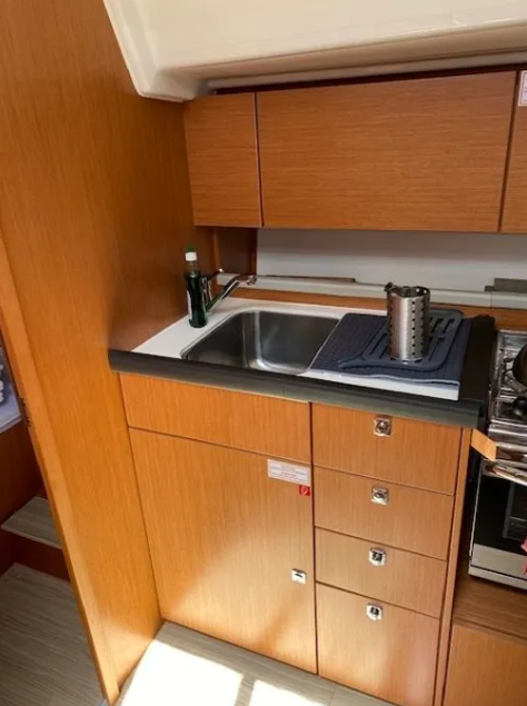 Bavaria C42 (3 cab.) — photo 8