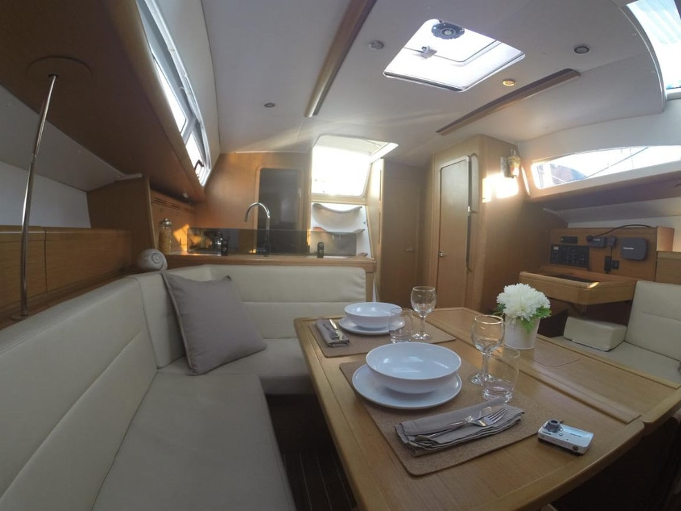 Sun Odyssey 42DS (3 cab.) — photo 4