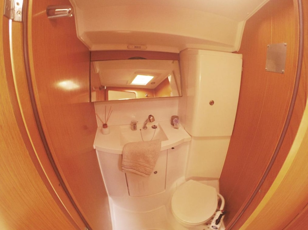 Sun Odyssey 42DS (3 cab.) — photo 8