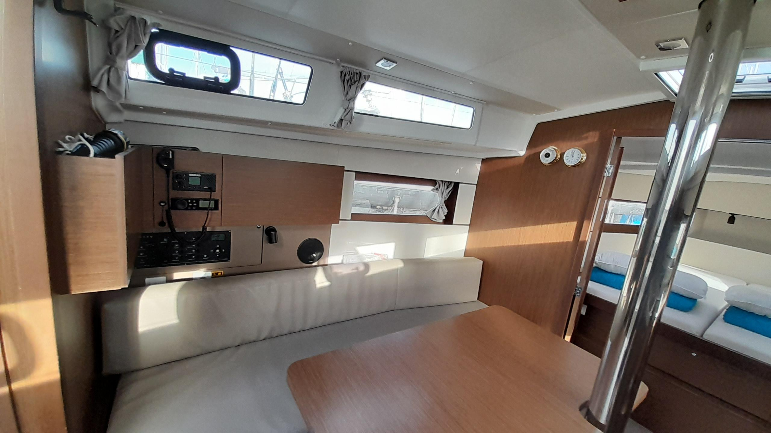Oceanis 38.1 (3 cab.) — photo 8