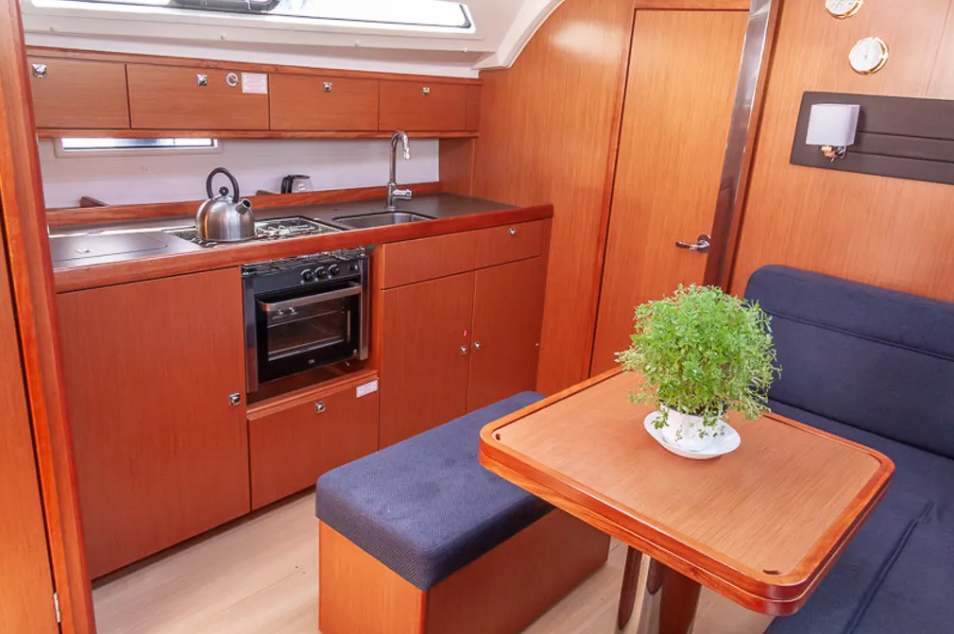 Bavaria Cruiser 41 (3 cab.) — photo 7