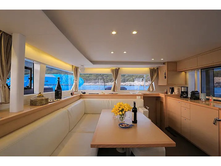 Lagoon 450 — photo 9