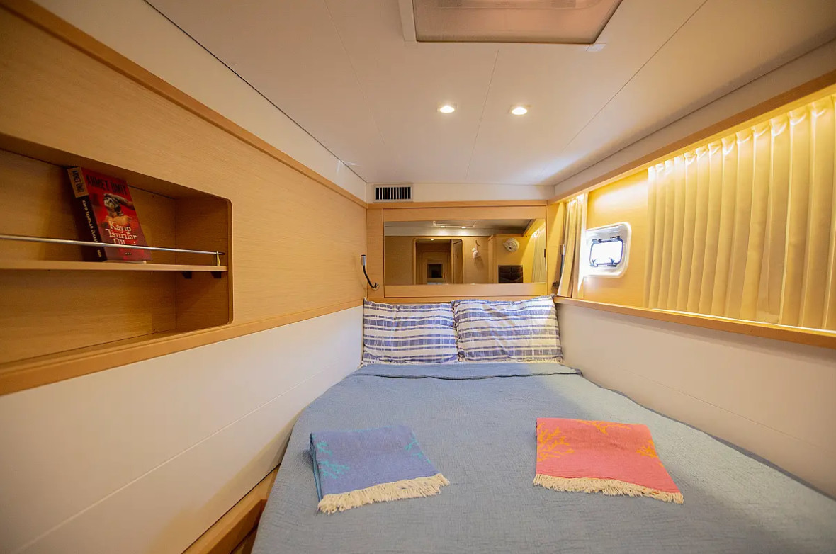 Lagoon 450 — photo 3