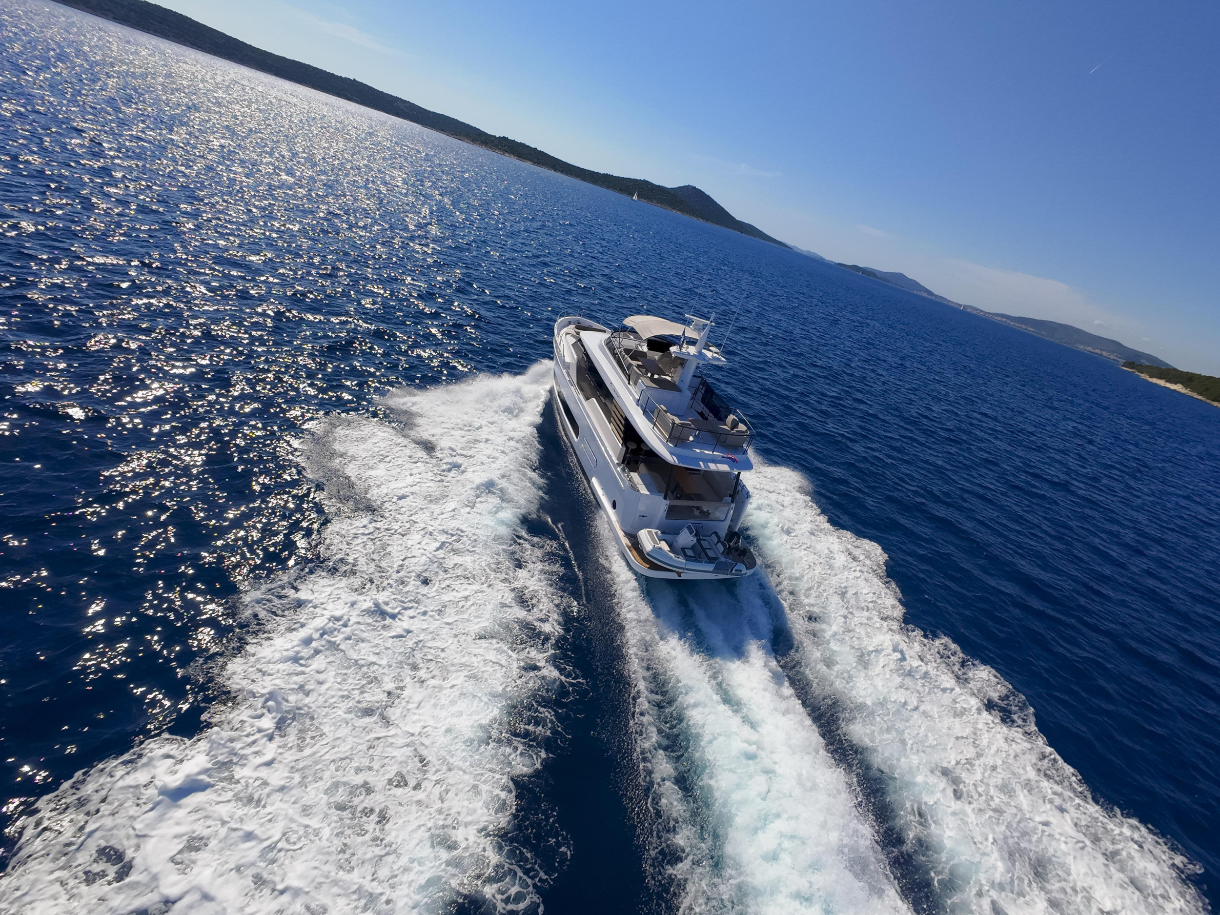 Azimut Magellano 60 — photo 12