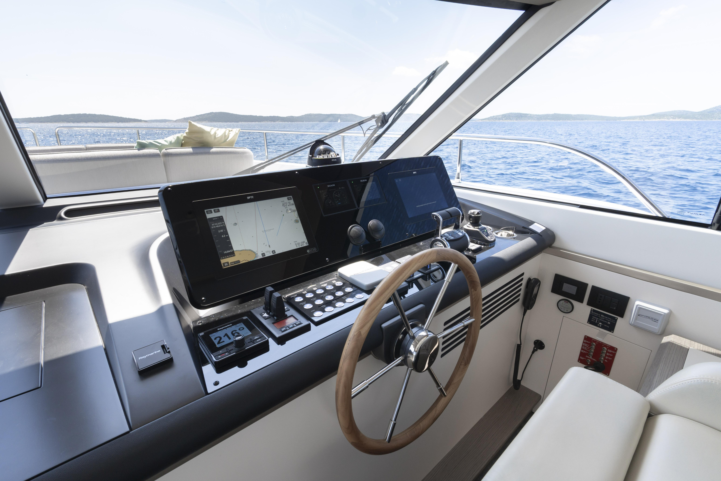 Azimut Magellano 60 — photo 38