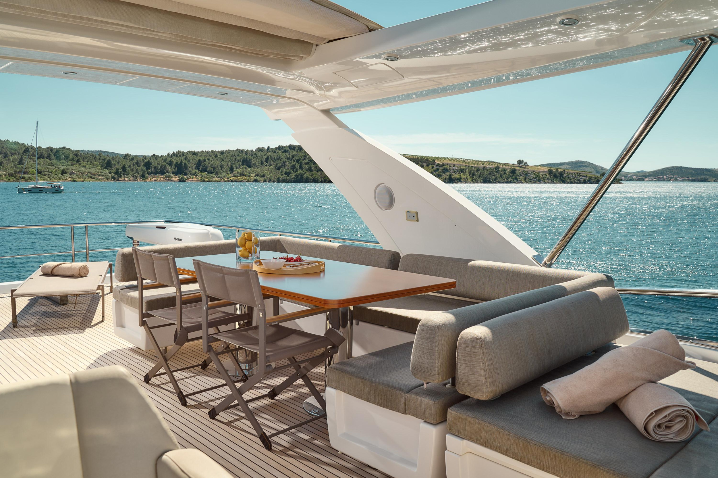 Azimut 72 — photo 100