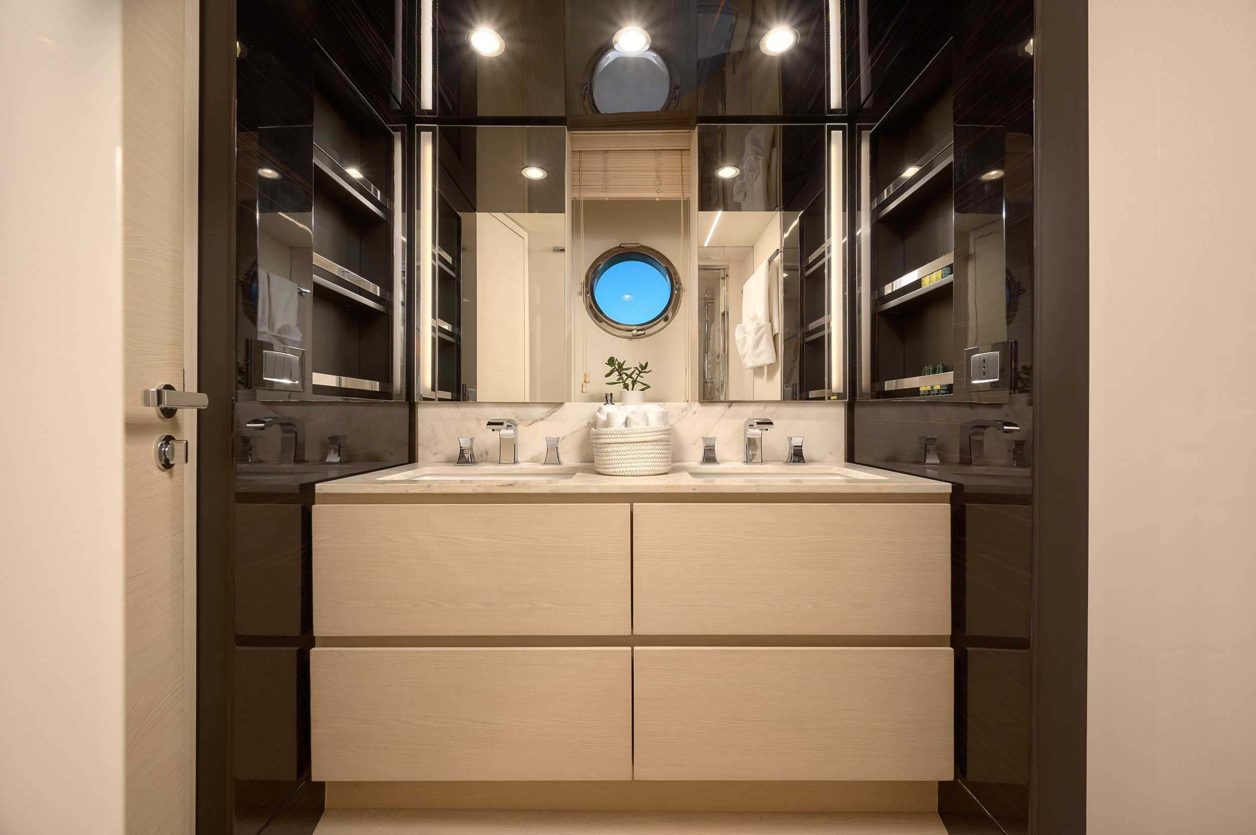 Azimut 72 — photo 122